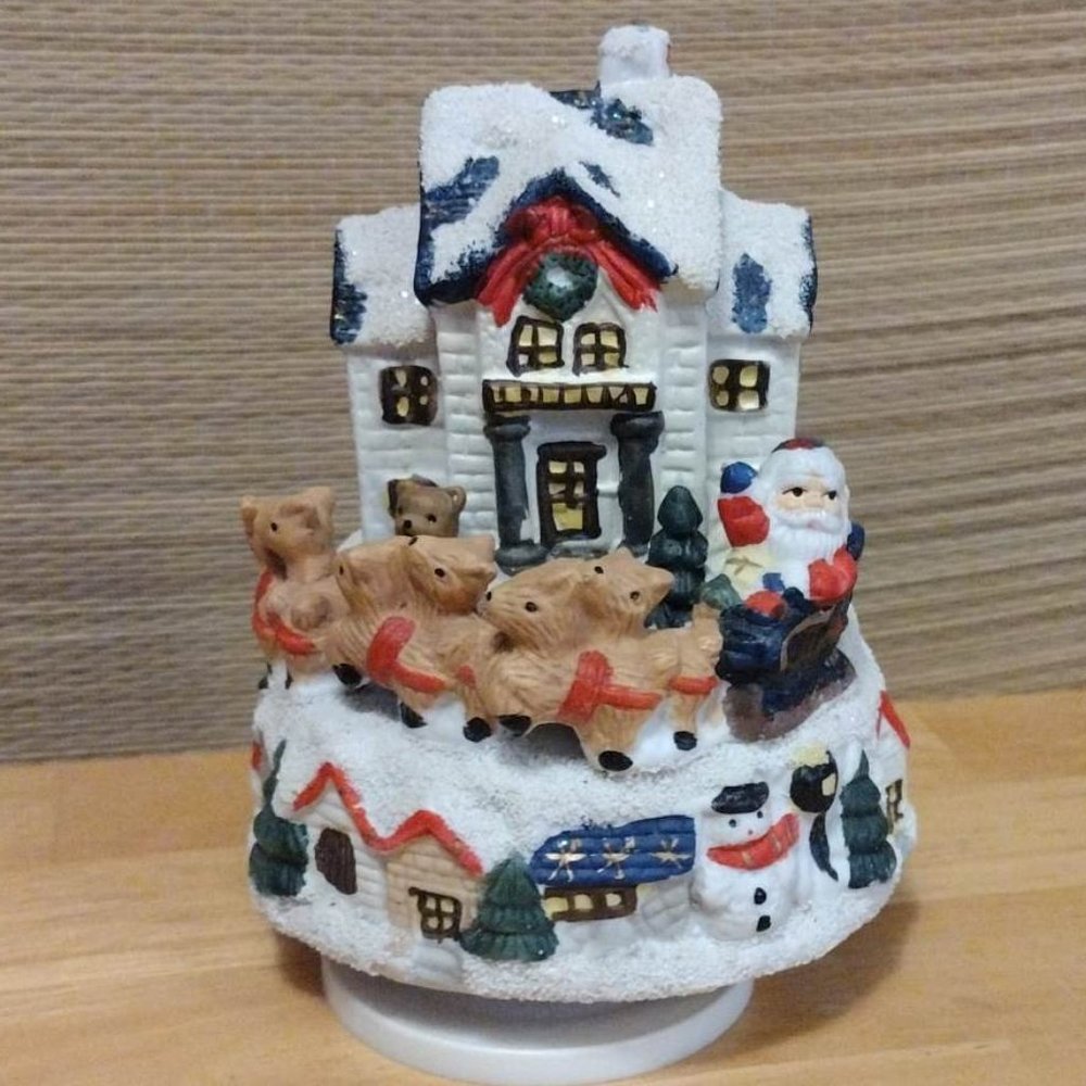 Musical '91 Vintage Porcelain Santa with Reindeer in original box